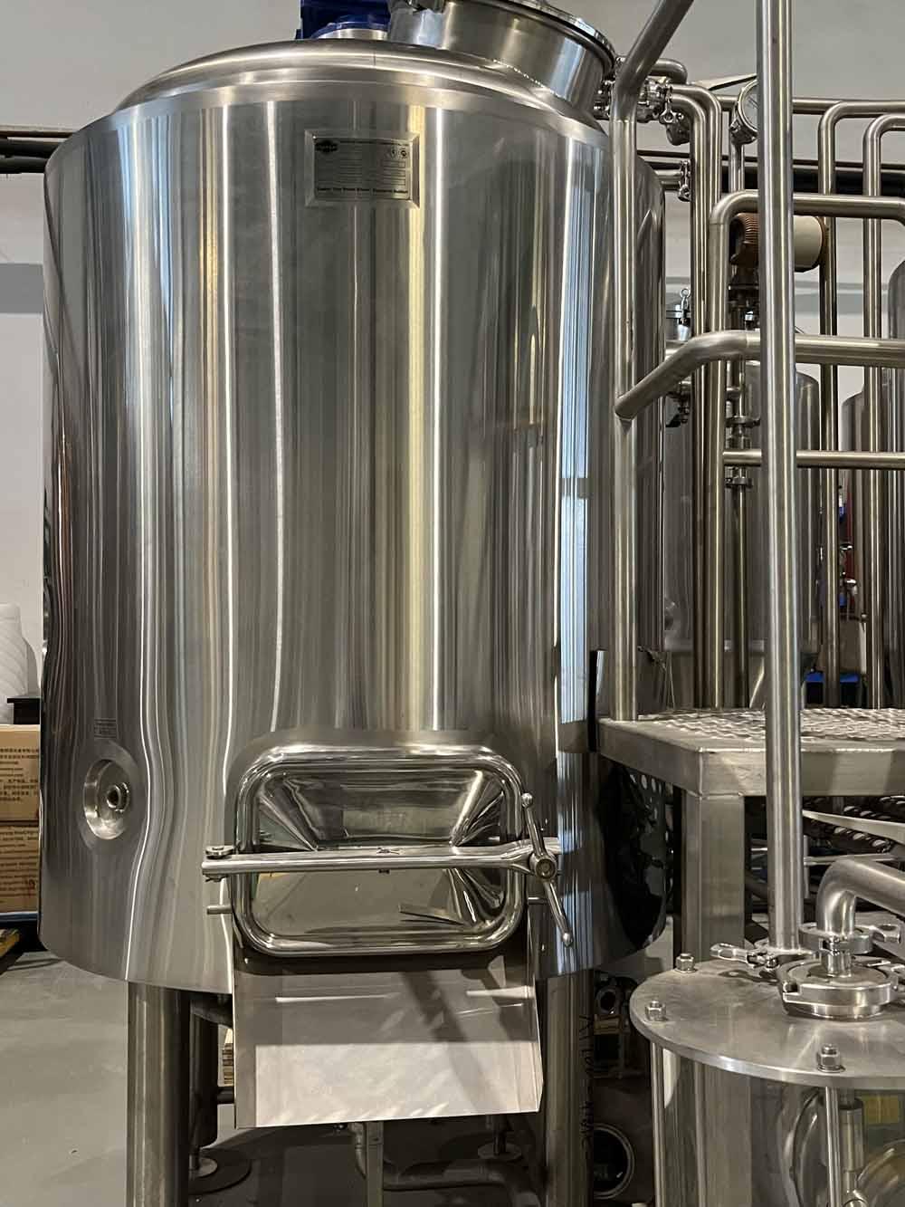 <b>What are the advancements of modern lauter tanks compared with traditional lauter tanks</b>
